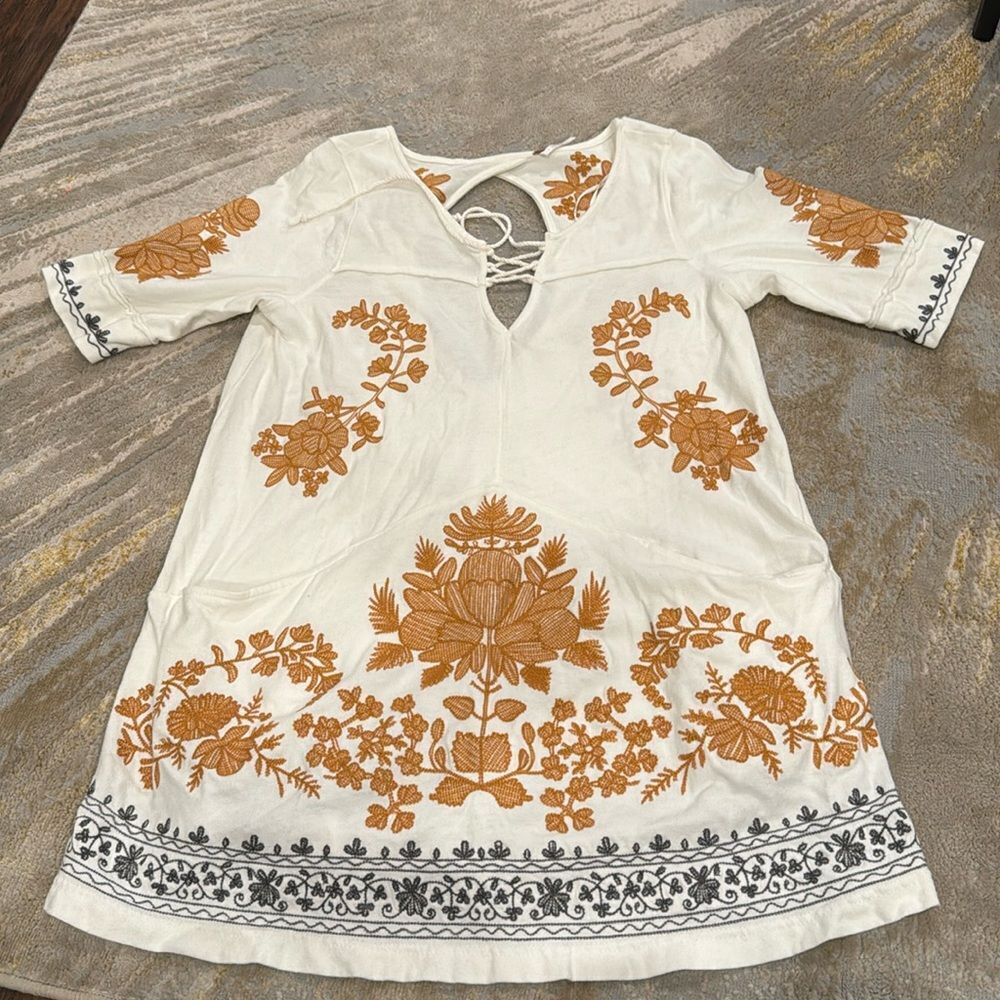 Free People Talia White Floral Embroidered Lace Up Cut Out Back Tunic Top Large